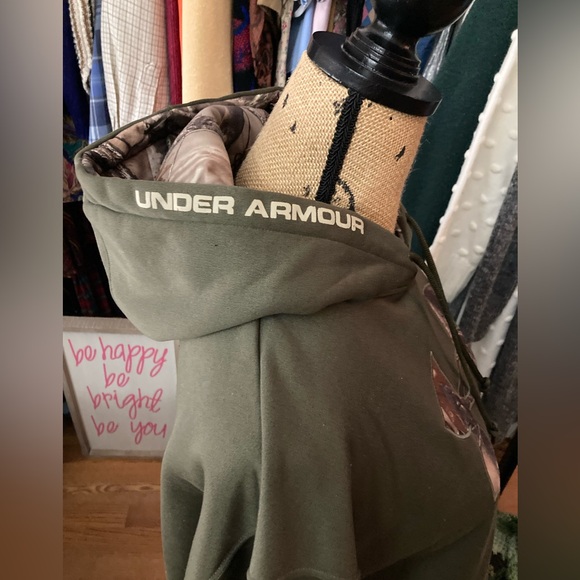 Under Armour men’s hunter green/camo hooded sweatshirt, size medium - Picture 3 of 5